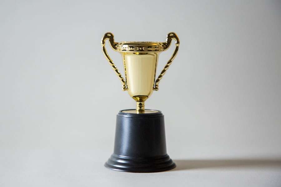 Piala di atas meja
